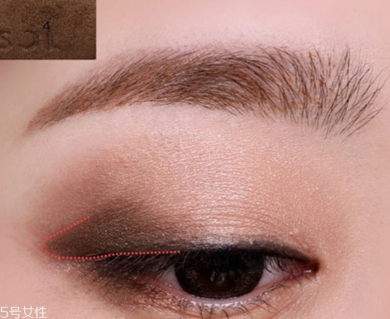 大地色眼影是什么顏色？上班族大眼妝教程