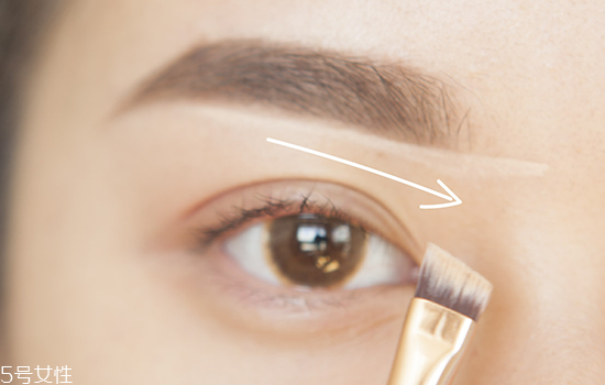 如何化妝使眼睛變大？落日線放大雙眼