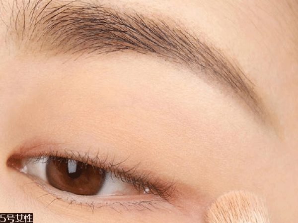 豆沙色眼妝怎么畫？超受歡迎的空氣眼妝畫法