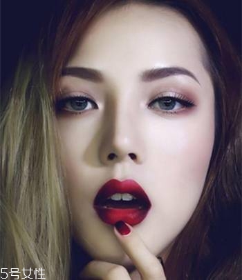 2018秋冬酒紅色眼妝怎么畫？神秘又有女人味的妝容