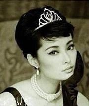 奧黛麗赫本妝容怎么畫教程 時代經(jīng)典復(fù)古妝容 奧黛麗赫本妝容怎么畫教程 時代經(jīng)典復(fù)古妝容