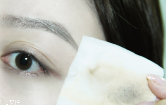 奧黛麗赫本妝容怎么畫教程 時代經(jīng)典復(fù)古妝容 奧黛麗赫本妝容怎么畫教程 時代經(jīng)典復(fù)古妝容