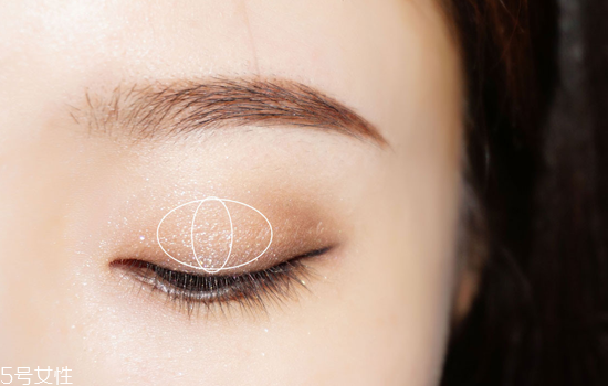 2018秋冬酒紅色眼妝怎么畫？神秘又有女人味的妝容