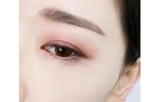 豆沙色眼妝怎么畫？超受歡迎的空氣眼妝畫法