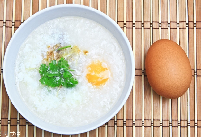 單杠懸垂能長(zhǎng)高嗎？教你長(zhǎng)高秘訣