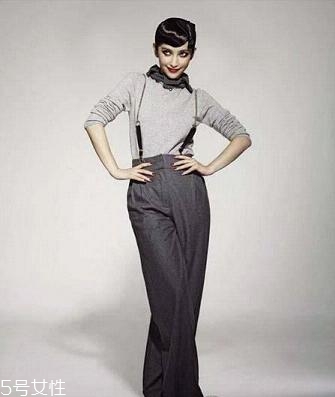 奧黛麗赫本妝容怎么畫教程 時代經(jīng)典復(fù)古妝容 奧黛麗赫本妝容怎么畫教程 時代經(jīng)典復(fù)古妝容