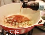 沒有冰箱臘腸怎么保存？懸掛陰涼通風(fēng)處