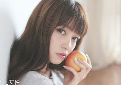 奧黛麗赫本妝容怎么畫教程 時代經(jīng)典復(fù)古妝容 奧黛麗赫本妝容怎么畫教程 時代經(jīng)典復(fù)古妝容