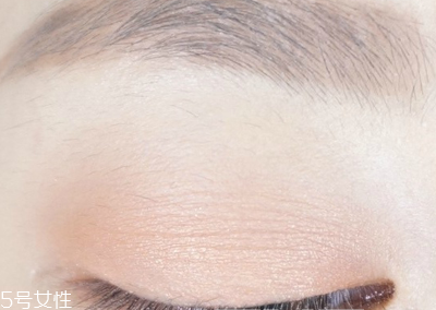 單眼皮怎么化大眼妝？媲美開眼角的大眼妝