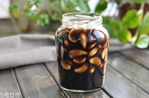 臘八蒜放冷的地方還是熱的地方好？視情況而定