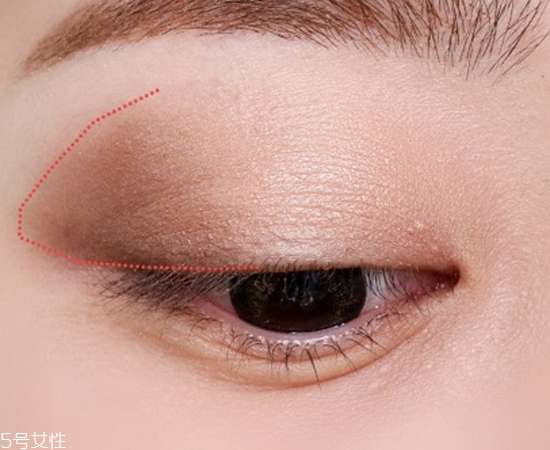 大地色眼影是什么顏色？上班族大眼妝教程