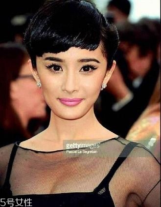 奧黛麗赫本妝容怎么畫教程 時代經(jīng)典復(fù)古妝容 奧黛麗赫本妝容怎么畫教程 時代經(jīng)典復(fù)古妝容