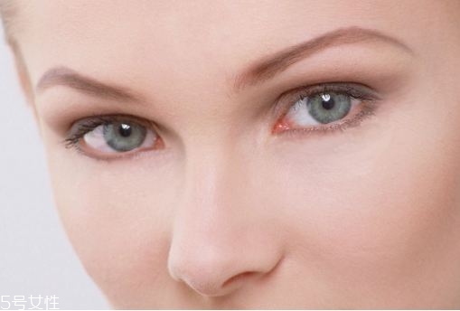 割雙眼皮后怎樣恢復(fù)快？女人不能割雙眼皮的時期