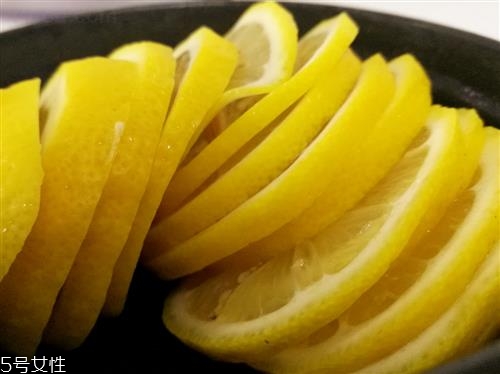 冰糖燉檸檬的功效有哪些？冰糖燉檸檬好處多多