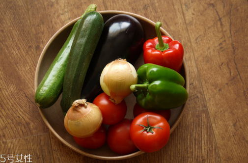 開眼角后吃什么好？開眼角后三個(gè)月可以化妝