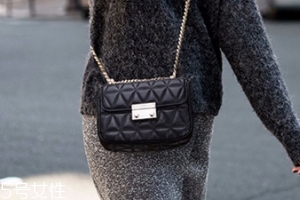 鏈條包適合冬天背嗎？教你做個(gè)包達(dá)人