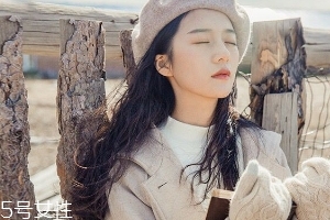 純色呢大衣怎么搭配？這樣搭美到?jīng)]朋友