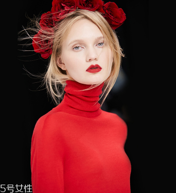 冬天內(nèi)搭怎么穿？一件毛衣搞定冬天內(nèi)搭難題