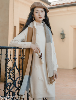 冬天內(nèi)搭怎么穿？一件毛衣搞定冬天內(nèi)搭難題