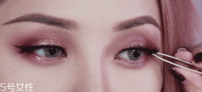 腫泡眼如何畫(huà)出高級(jí)眼妝？3步變俏麗眼眸