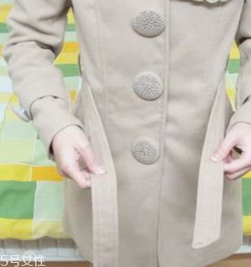 大衣上的蝴蝶結(jié)怎么打？簡單幾步輕松搞定