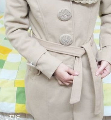 大衣上的蝴蝶結(jié)怎么打？簡單幾步輕松搞定