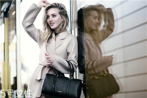 大衣干洗一次多少錢？不同地區(qū)收費不同