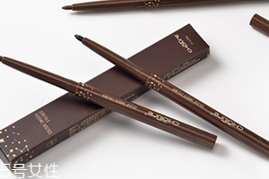 眼線膠筆怎么轉(zhuǎn)出筆芯？