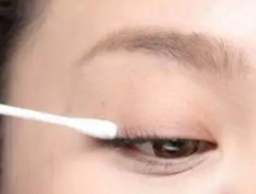 眼線膠筆怎么畫內(nèi)眼線？內(nèi)眼線四部曲圖解