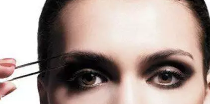 眉型常見(jiàn)失誤有哪些？眉頭壓實(shí)很難看