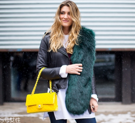 皮草披肩怎么搭配？分分鐘撩倒男神