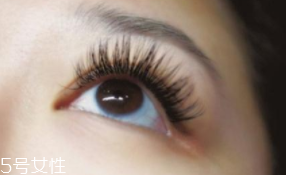 睫毛膏如何避免結(jié)塊？不要z形涂抹