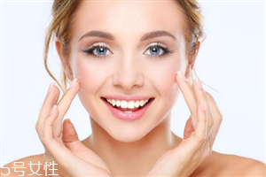 開眼角拆線后怎么清潔眼部？開眼角后可以適當(dāng)洗臉清潔