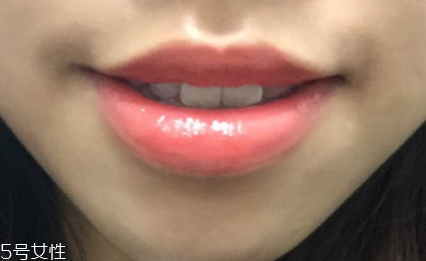 ysl2018情挑誘吻唇蜜露11和6試色 滋潤玻璃唇 ysl2018情挑誘吻唇蜜露11和6試色 滋潤玻璃唇