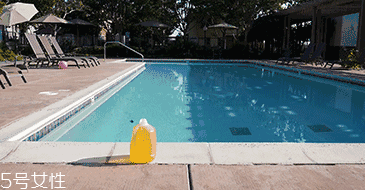 游泳時(shí)為什么尿意更重？心理生理雙重原因