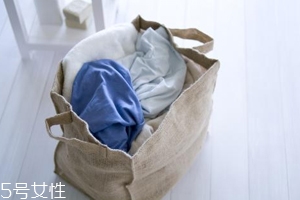 內(nèi)褲和襪子一起洗會(huì)有哪些危害？分情況對(duì)待