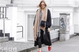 2018年流行什么款式圍巾？你與時(shí)髦之間只差它了
