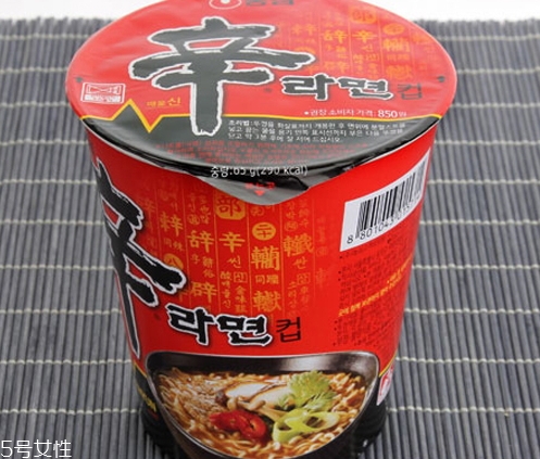 辛拉面可以泡著吃嗎？不建議用開水泡