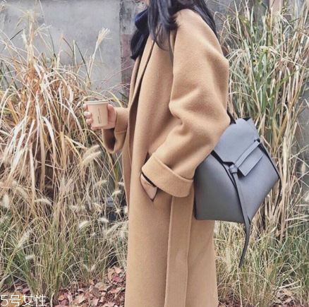 celine鯰魚包真假對比 教你認(rèn)清鯰魚包真假