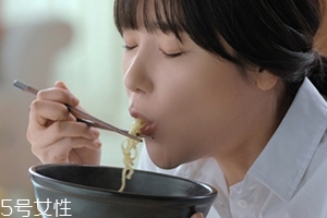 辛拉面多少錢一包？辛拉面價(jià)格有點(diǎn)偏貴