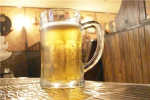 喝啤酒會(huì)豐胸嗎？不建議喝啤酒來豐胸