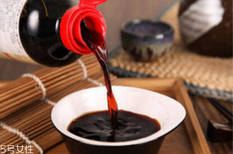 開眼角后多久可以吃辣？開眼角后不宜吃過多醬油