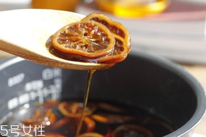 冰糖燉檸檬的功效有哪些？冰糖燉檸檬好處多多