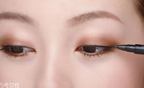 眼線液筆不出水怎么辦？畫眼線的常見誤區(qū)