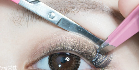 怎么使用單簇假睫毛？睫毛膏和假睫毛的區(qū)別