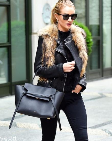 celine鯰魚包怎么打開？個(gè)大量輕難怪超模都愛它