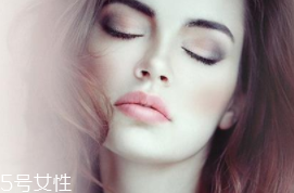 粉底液為什么溶妝？出油稀釋妝容