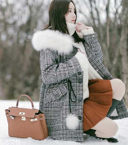 怎么挑選格子大衣？穿對了氣質(zhì)女就是你