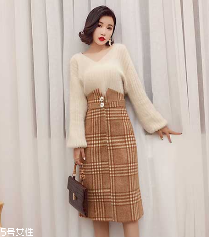 怎么挑選格子大衣？穿對了氣質(zhì)女就是你