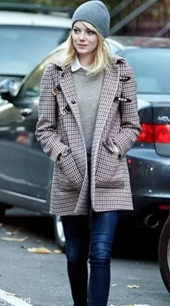 牛角扣大衣配什么褲子？教你穿出最美學(xué)院風(fēng)